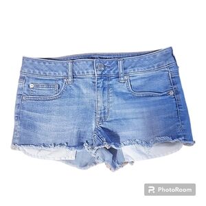 GUC AMERICAN EAGLE SHORTY SUPER STRETCHY LIGHT BLUE WASH SHORTS.